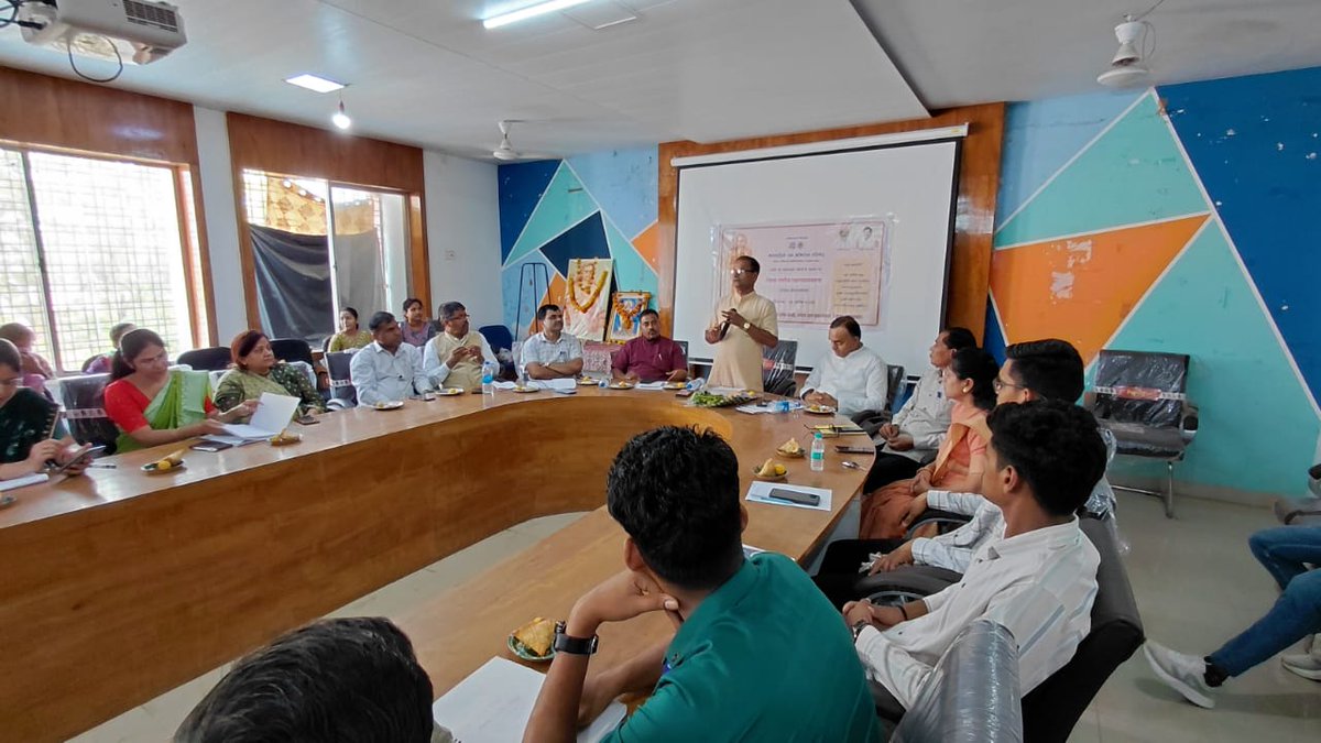 Shivnarayanjbp's tweet photo. 26 अप्रैल 2026 को कलेक्टरेट सभागार में मध्य प्रदेश जन अभियान परिषद बालाघाट द्वारा आदि गुरु शांकराचार्य जयंती अंतर्गत जिला स्तरीय व्याख्यान  कार्यक्रम का आयोजन किया गया।
#Dr_Mohan_Yadav #CM_Madhya_Pradesh 
#जगदीश_देवड़ा #मोहन_नागर #मध्यप्रदेश_जन_अभियान_परिषद
#आदिगुरु_शंकराचार्य https://t.co/U210KOu8BY