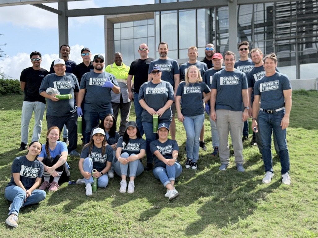 MantisInnov's tweet photo. In honor of #EarthDay and #NationalVolunteerMonth, Mantis teams across the country stepped out into their communities to give back to local parks. 🌱Each office spent part of their morning supporting beautification efforts to make a lasting impact.

#MantisGivesBack #ParkCleanUp https://t.co/7acb38VIJB
