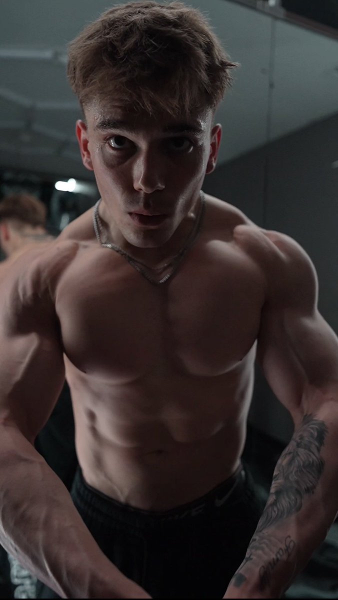 CMuscleKing tweet media