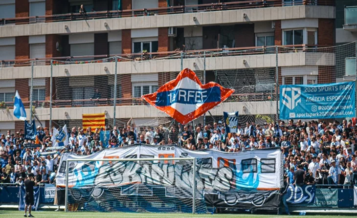 CUPBarcelona's tweet photo. ⚽️Gràcies a la mobilització veinal, tant el @CEEuropa com la @uesantandreu podran seguir escrivint història a casa seva

Celebrem que aquesta mostra d'organització i pressió popular hagi estat escoltada, ara cal seguir seguir apostant per l'esport popular https://t.co/bBIto7QLpw