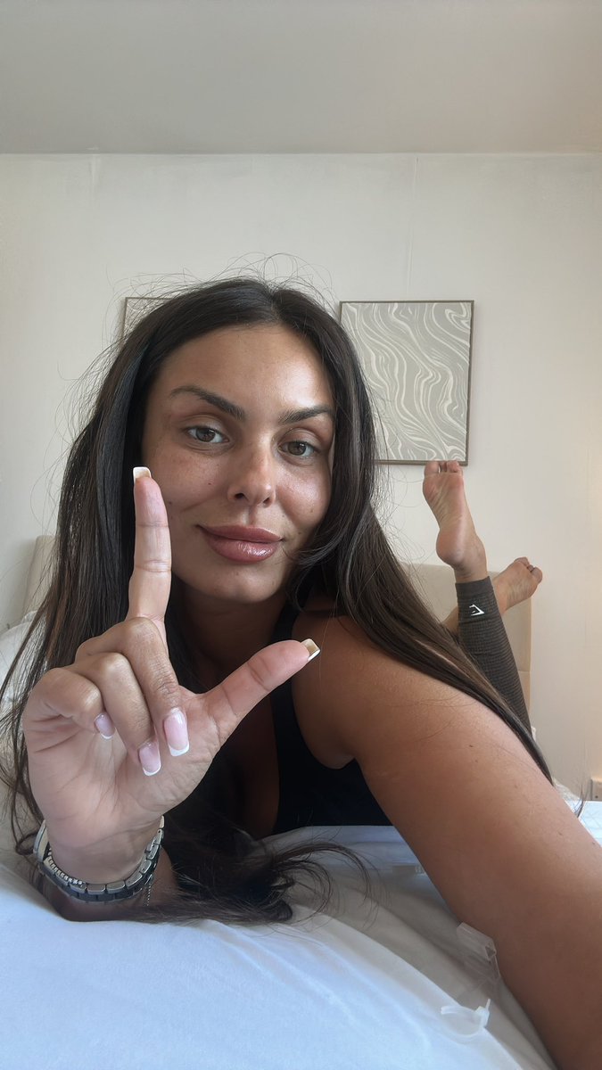 Mean Queen rt tweet media