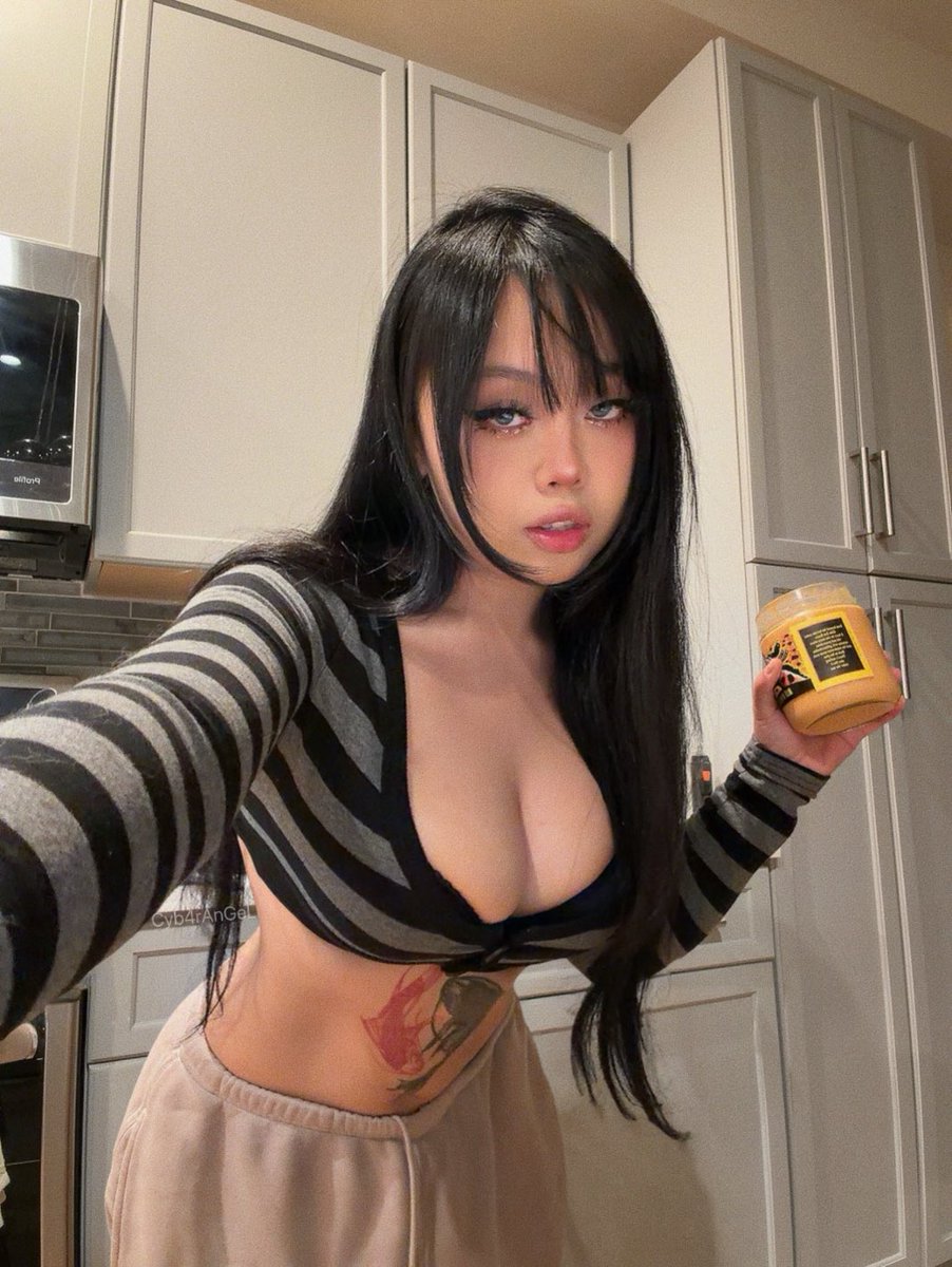 Cyb4rAnG3L's tweet photo. All i do is touch myself and play videogames https://t.co/B8Yl27ZDcG