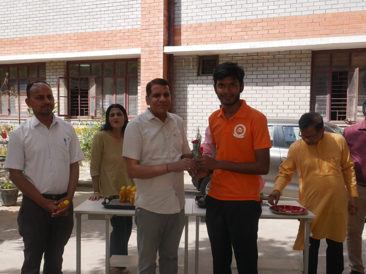 DietBhola's tweet image. Our proud D.El.Ed Student Teachers received a warm welcome as they embark on their journey into the II Year.
Wishing them the very best in the years to come. May they become passionate #teachers who contribute to building #ViksitBharat. @DrAnilTeotia2 #TeacherEducation