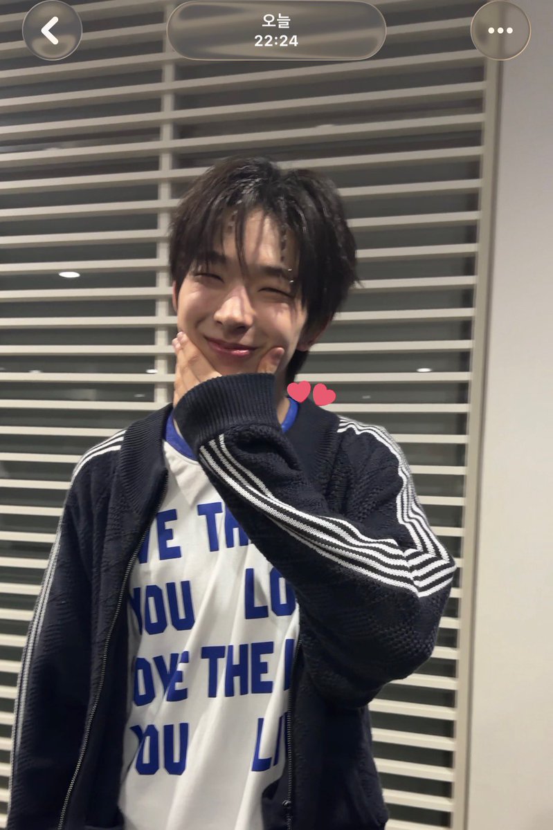 밤이 tweet media