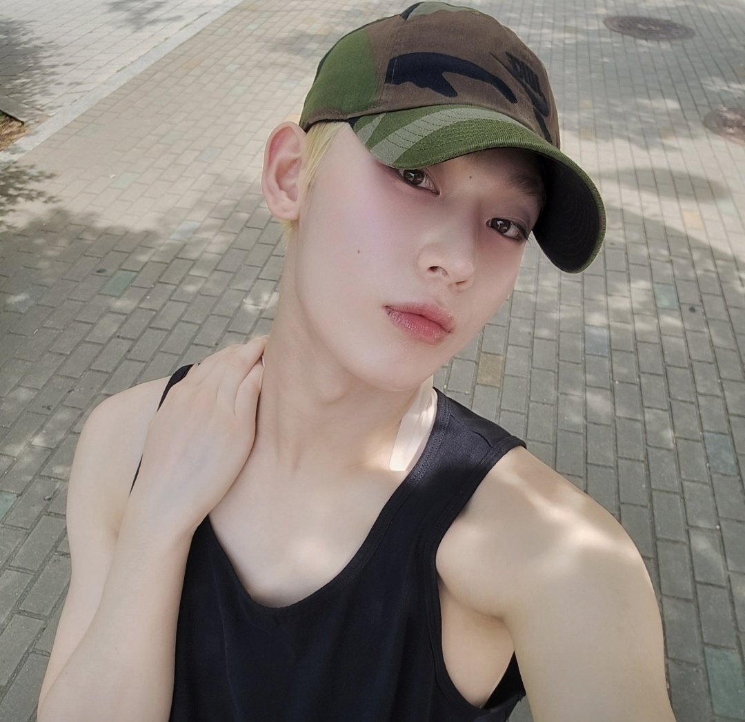 KIM SUNOO WTFF !!????😭😭 iniii lo jalan jalan dengan outfit begini !!?? OMGGGGGGG 😭😭😭😭😭😭😭