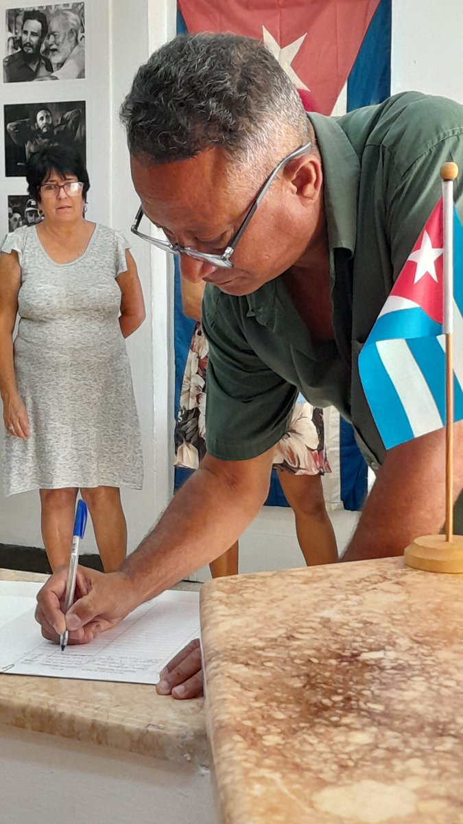 ImecoCuba's tweet photo. ✍️🇨🇺Hoy firmamos por Cuba, por nuestra Patria, por defender lo justo y verdadero, por rechazar el criminal bloqueo imperialista, la injerencia y las presiones externas.

Quienes nos adversan no doblegarán jamás a Cuba porque somos un pueblo de Patria o Muerte✊.

#CubaEstáFirme https://t.co/Dp6dkTptMs