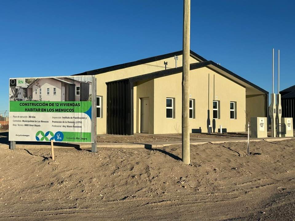 ippvrionegro's tweet photo. NUEVAS VIVIENDAS PARA LOS MENUCOS

Así están quedando las nuevas viviendas, diseñadas con un sistema innovador creado por IPPV, con características sustentables, eficientes y adaptables 🏡

Faltan horas para que más familias rionegrinas reciban la llave de su casa💚 https://t.co/h4WrrcclHs