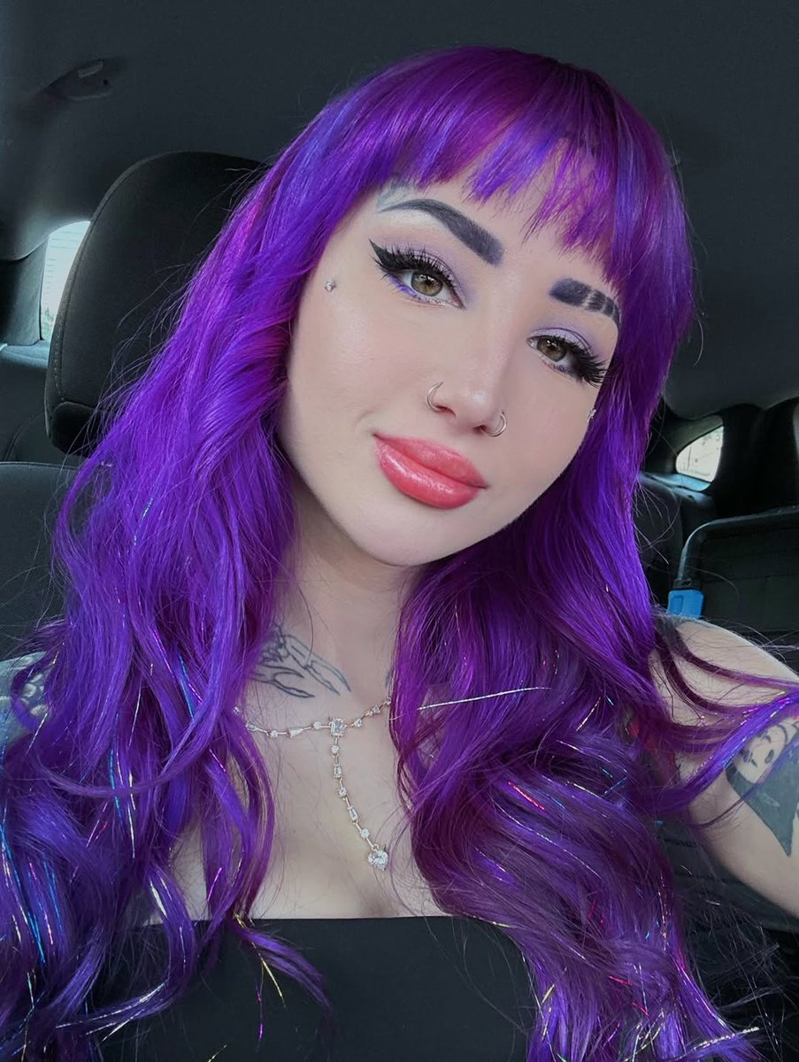 valericasuck688's tweet photo. Late post but mostly a collection of pics I hated for a while and then decided I liked because body dysmorphia is a weird lil bich like that https://t.co/mpWuIsK9UG