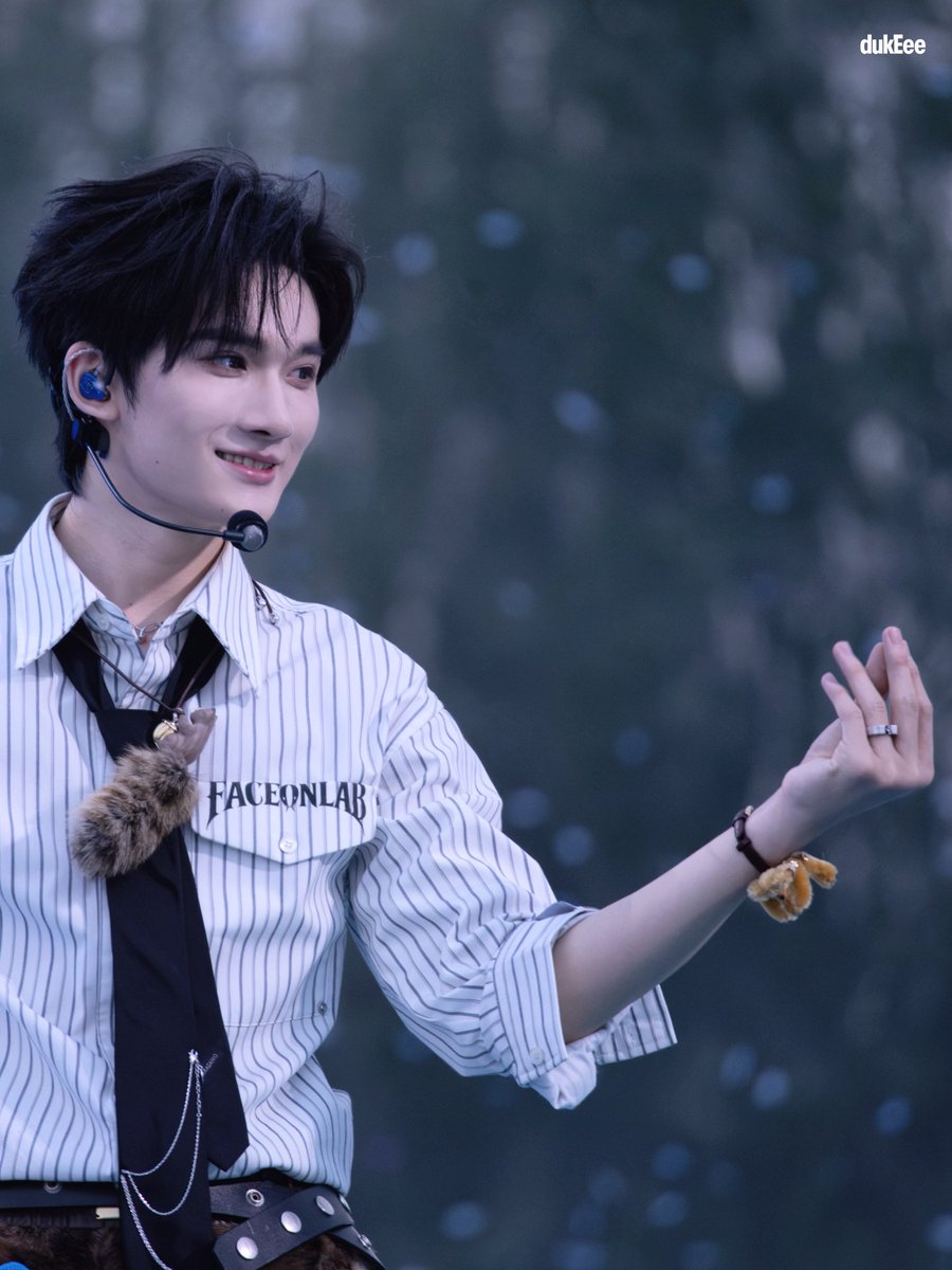 dukK222e's tweet photo. 260425 汽水音乐节

#余宇涵 https://t.co/cSr11VWJdj