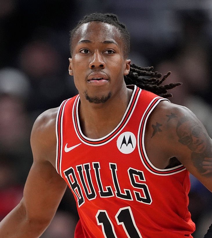 TheNBABase's tweet photo. Ayo Dosunmu says he felt the Chicago Bulls "threw away" all his hard work after trading him to Minnesota:

“That kind of also put a chip on my shoulder because I felt like they just threw away all the work they put into me.” 

(Via @JCowleyHoops ) https://t.co/DkNRgsCr8A