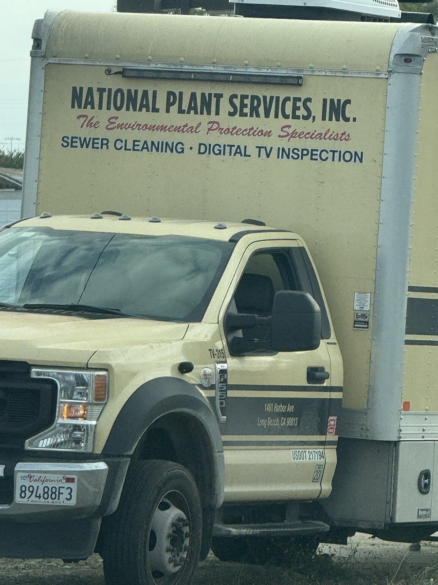 degeneratebets's tweet photo. Shitters full and your TV is fuzzy? No worries one call fixes them all just call National Plant Services for a clean shitter and 8K HDTV!!!!!! https://t.co/tjHtJwArp3