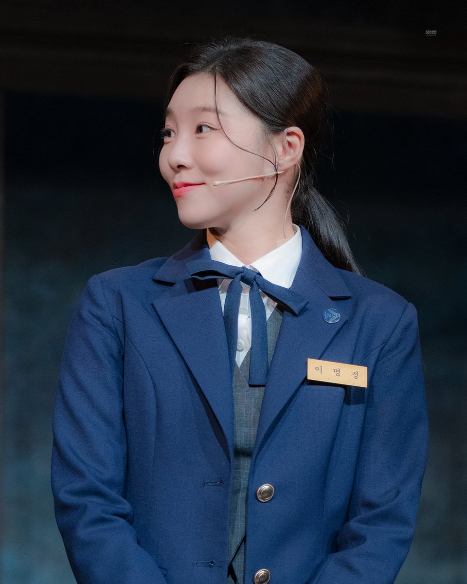 260425 밤 A여고 사서의 영광과 비극 무대인사

명경 | #이서영