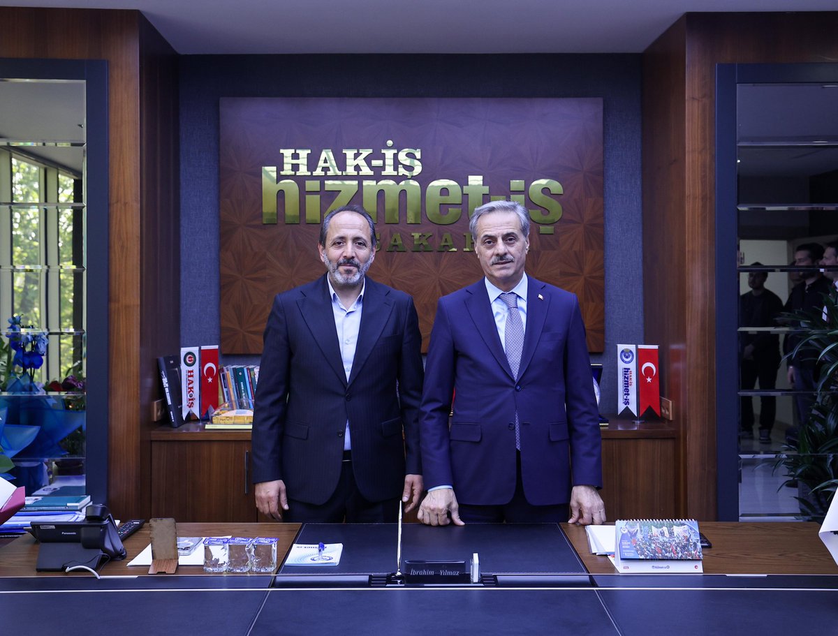 sbYusufAlemdar's tweet photo. Geçtiğimiz günlerde düzenlenen Genel Kurul’da Hizmet-İş Sendikası Sakarya Şube Başkanı olarak seçilen İbrahim Yılmaz’ı ziyaret ederek hayırlı olsun dileklerimiz ilettik.
Misafirperverlikleri için Hizmet-İş Şube Başkanı ve ekibine teşekkür ediyor, çalışmalarında kolaylıklar diliyorum.