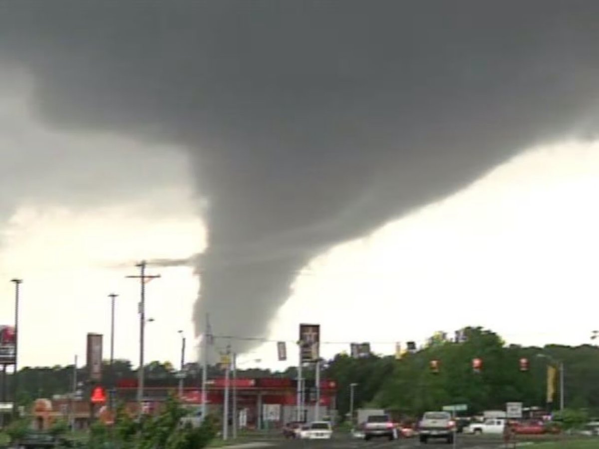 weswyattweather's tweet photo. 🙏 A day we will never forget.

To all of you out there who lost loved ones and friends on April 27, 2011… my heart goes out to you.

253 lives were lost across our state that day.

It’s been 15 years, but it’s a day we will never forget.

As I’ve told the story over the years about what our state endured to people around the country, many are often surprised to hear we had two rounds that day.

After we tracked that morning round, I will never forget a newspaper reporter calling me and saying,
“Looks like it all happened earlier than what you guys expected?”

Sadly, I replied… no. Another significant threat is on the way.

The instability was off the charts… and we know how it all unfolded from there.

It was one after another.

With every warning… every camera view nearby… there was a tornado.
Debris was raining down on the station… multiple confirmed tornadoes showing up on radar… doing everything we could to get information out as power was going out and so many were in the dark from the morning round…

And at the same time, realizing what was happening to our communities.

It’s hard for me to fully put into words what that day was like.

At the end of the day we had 62 tornadoes. A very dark day in our history and something I pray we never witness again in our lifetime.

In the days that followed, I talked to so many volunteers that came in from out of state.

And what I kept hearing over and over again was this…
They had never seen anything like the way our neighbors helped neighbors.

In the middle of devastation, there was so much compassion, strength, and people showing up for each other in ways that still stay with me today.

It was a moment that defined Alabama Strong.

I hope you have a chance to join us this evening as we visit with many in our community, sharing stories from that day and how far we’ve come since.

And while there happens to be talk of storms in the forecast…

Please always know: that event was generational.

I understand why it comes to mind and I’m right there with you.

But nothing like that is on the radar for our area. We’ll keep you informed on what’s to come. 

But today… we remember.