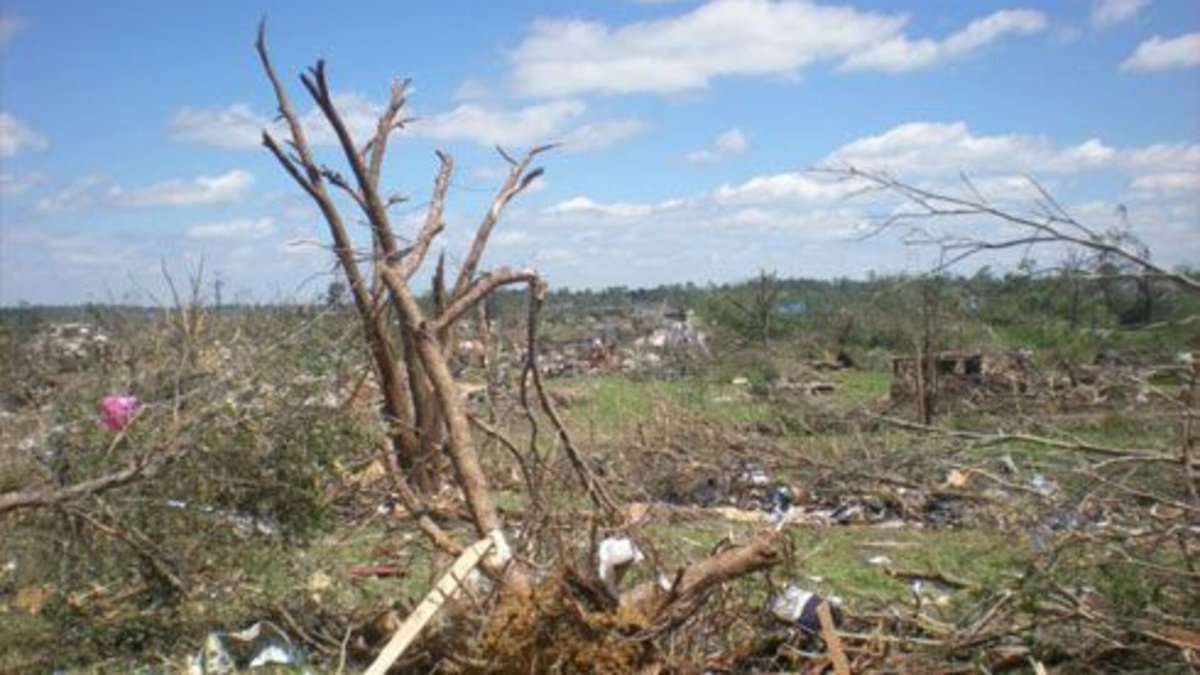 weswyattweather's tweet photo. 🙏 A day we will never forget.

To all of you out there who lost loved ones and friends on April 27, 2011… my heart goes out to you.

253 lives were lost across our state that day.

It’s been 15 years, but it’s a day we will never forget.

As I’ve told the story over the years about what our state endured to people around the country, many are often surprised to hear we had two rounds that day.

After we tracked that morning round, I will never forget a newspaper reporter calling me and saying,
“Looks like it all happened earlier than what you guys expected?”

Sadly, I replied… no. Another significant threat is on the way.

The instability was off the charts… and we know how it all unfolded from there.

It was one after another.

With every warning… every camera view nearby… there was a tornado.
Debris was raining down on the station… multiple confirmed tornadoes showing up on radar… doing everything we could to get information out as power was going out and so many were in the dark from the morning round…

And at the same time, realizing what was happening to our communities.

It’s hard for me to fully put into words what that day was like.

At the end of the day we had 62 tornadoes. A very dark day in our history and something I pray we never witness again in our lifetime.

In the days that followed, I talked to so many volunteers that came in from out of state.

And what I kept hearing over and over again was this…
They had never seen anything like the way our neighbors helped neighbors.

In the middle of devastation, there was so much compassion, strength, and people showing up for each other in ways that still stay with me today.

It was a moment that defined Alabama Strong.

I hope you have a chance to join us this evening as we visit with many in our community, sharing stories from that day and how far we’ve come since.

And while there happens to be talk of storms in the forecast…

Please always know: that event was generational.

I understand why it comes to mind and I’m right there with you.

But nothing like that is on the radar for our area. We’ll keep you informed on what’s to come. 

But today… we remember.