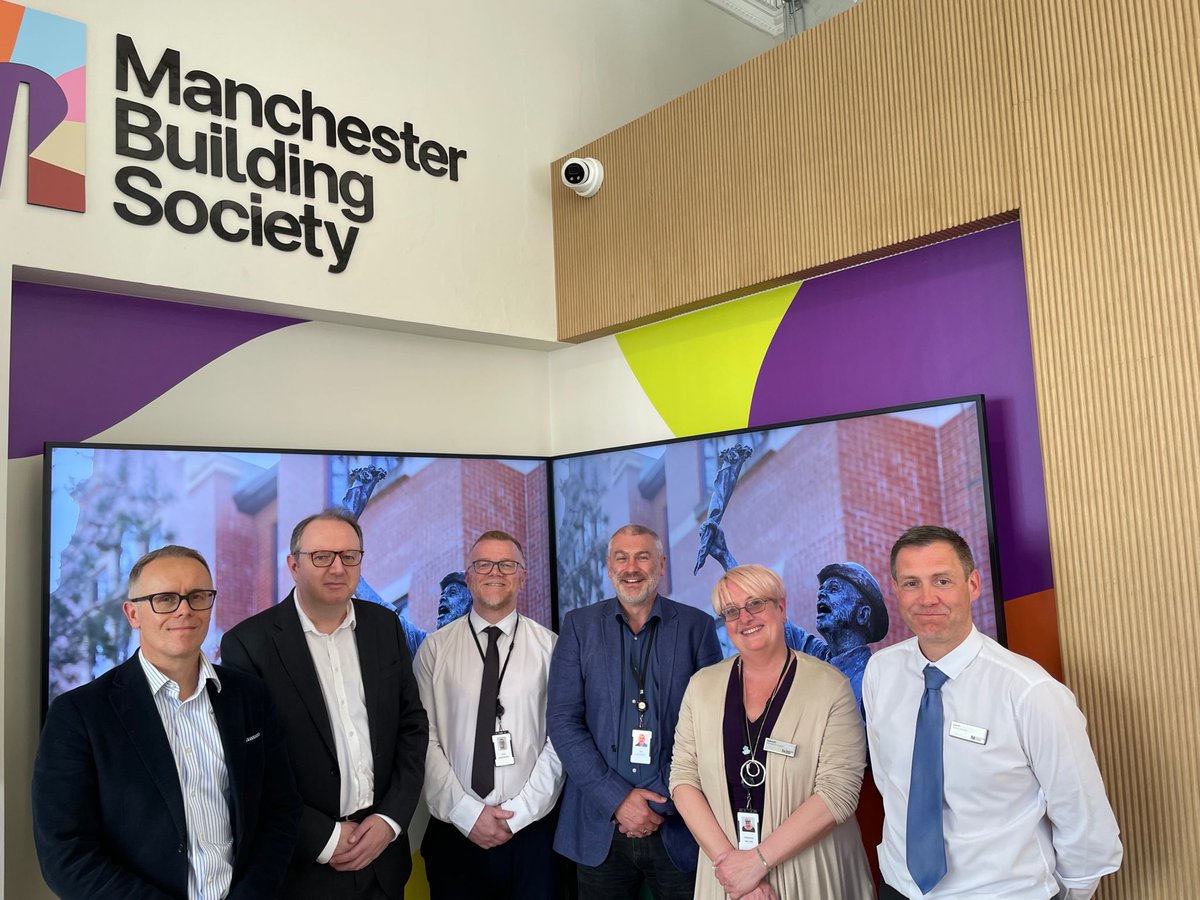 JamesKe20793914's tweet image. Great to visit the offices of @ManchesterBSoc. Many thanks to Iain Lightfoot, Deborah Walker, Chris McArthur, Iain Tyrer, Gavin Bostock and Carl Shropshire for our useful  #financialwellbeing discussions including about @MoneyHelperUK.

#ManchesterBuildingSociety #Partnerships