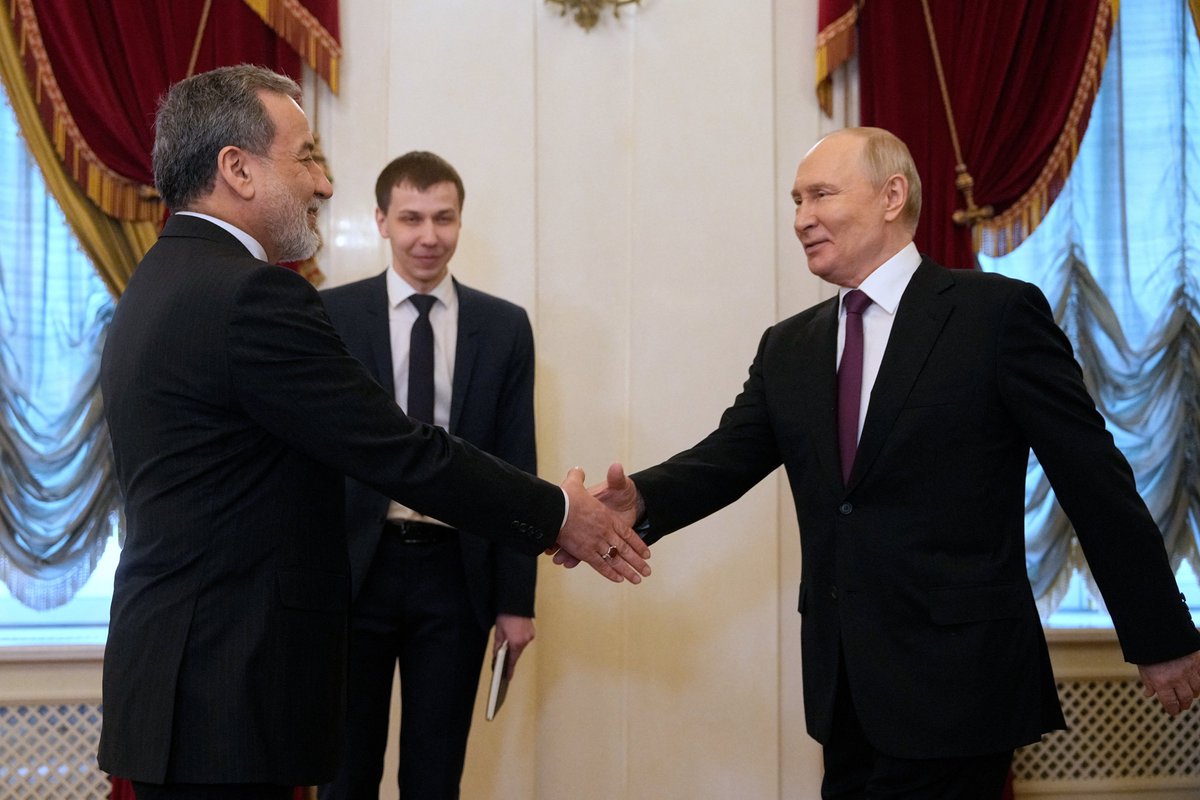geonews_english's tweet image. Russian President Vladimir Putin and Iranian Foreign Minister Abbas Araghchi attend a meeting at the Boris Yeltsin Presidential Library in Saint Petersburg, Russia, on April 27, 2026.

📷: X/Iran_GOV, Reuters

Read more: geo.tv/liveblog/israe…

#GeoNews