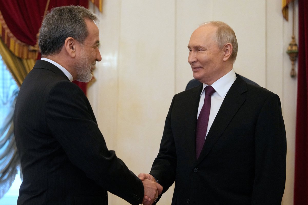 geonews_english's tweet image. Russian President Vladimir Putin and Iranian Foreign Minister Abbas Araghchi attend a meeting at the Boris Yeltsin Presidential Library in Saint Petersburg, Russia, on April 27, 2026.

📷: X/Iran_GOV, Reuters

Read more: geo.tv/liveblog/israe…

#GeoNews