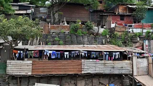 ➪¡Dura realidad! Solo después de Nicaragua, Honduras se posiciona como el segundo país con menor ingreso por habitante en Centroamérica, según un informe divulgado por el Centro de Estudios Transdisciplinarios de Centroamérica (Cetcam) publicado en Costa Rica. El estudio sitúa