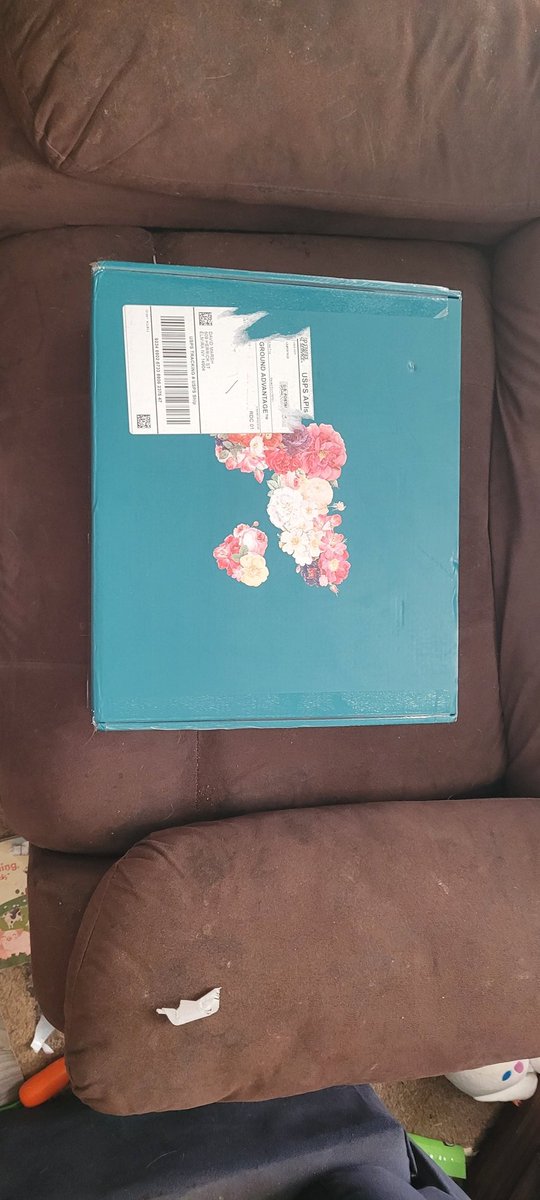 werter19's tweet photo. @megturney IT CAME!  omg. The box is GORGEOUS, and everything SMELLS AMAZING.  My 4 year old is gonna either love, or be terrified of this Labubu lmao. Thank you SO MUCH. https://t.co/i7bKzP5so7