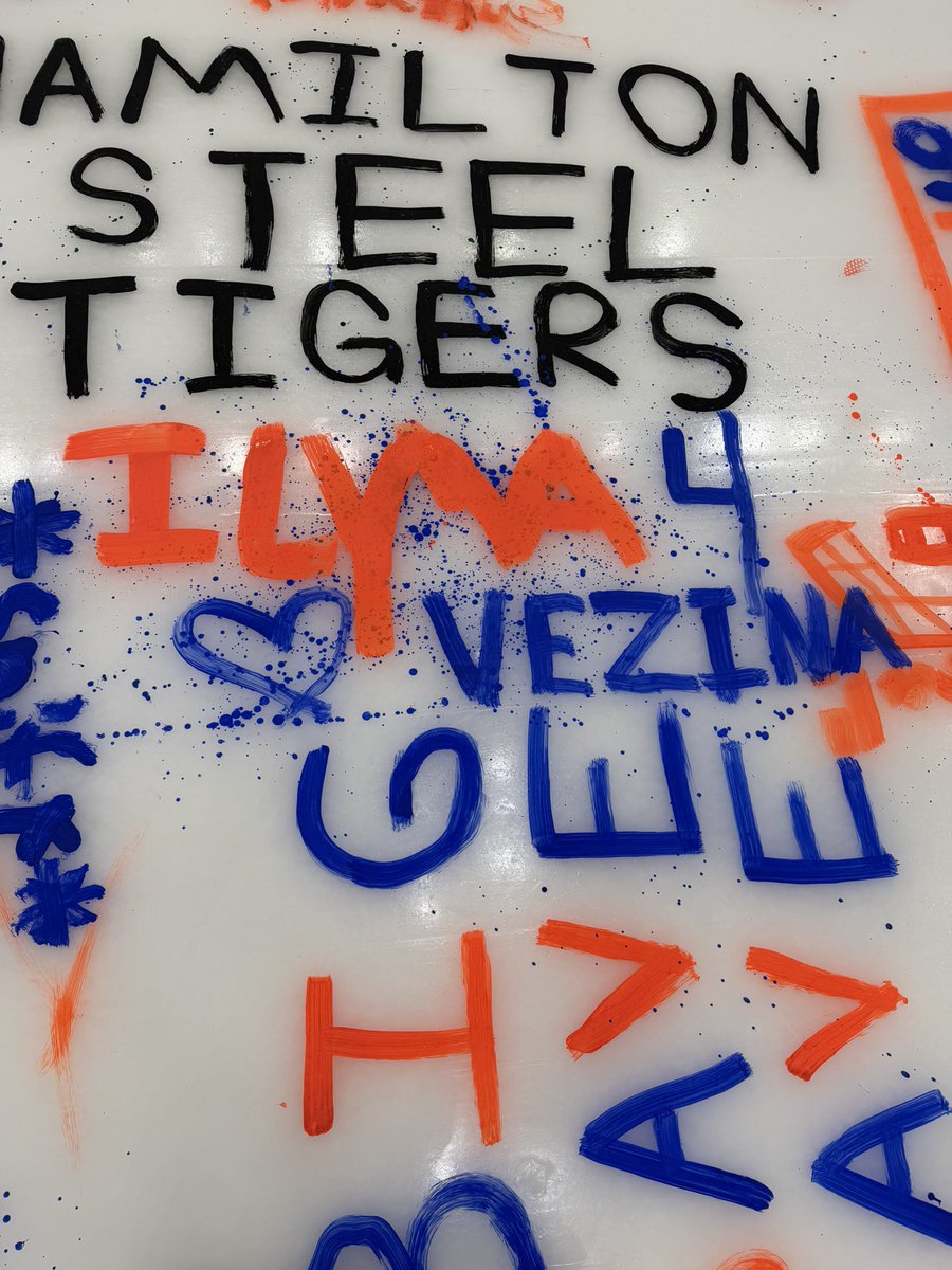 Sorokinsavesme's tweet image. Painted the ice at UBS Arena today and I’m not even exaggerating… this might be the coolest tradition in sports

like your watching games here… and now you’re out on the actual ice leaving your mark on it 💙🧡 #Isles #nhl @NYIslanders