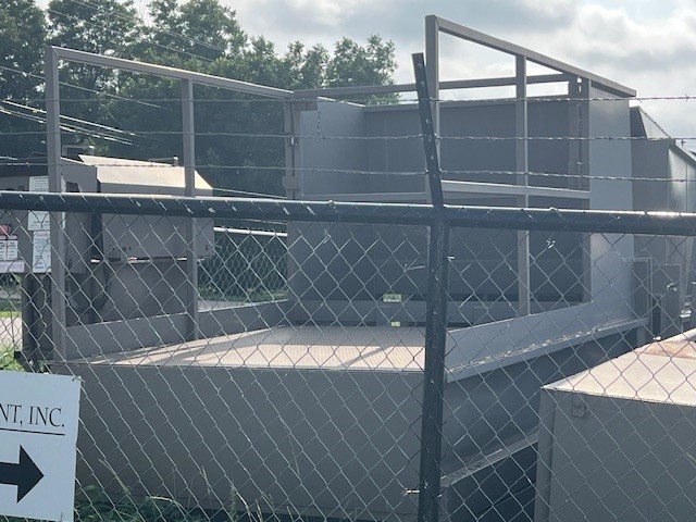 Directcab's tweet photo. 2 yd stationary trash compactor ready for installation.  Call today for all the exciting new details. (817) 769 - 8340

#recycling #cardboardrecycling #trash #recycle #cardboardbaler #baler #compactor #trashcompactor #wastemanagement #trashbusiness #TAA #IFMA #BOMA #NAA https://t.co/rxQPgE69Ye