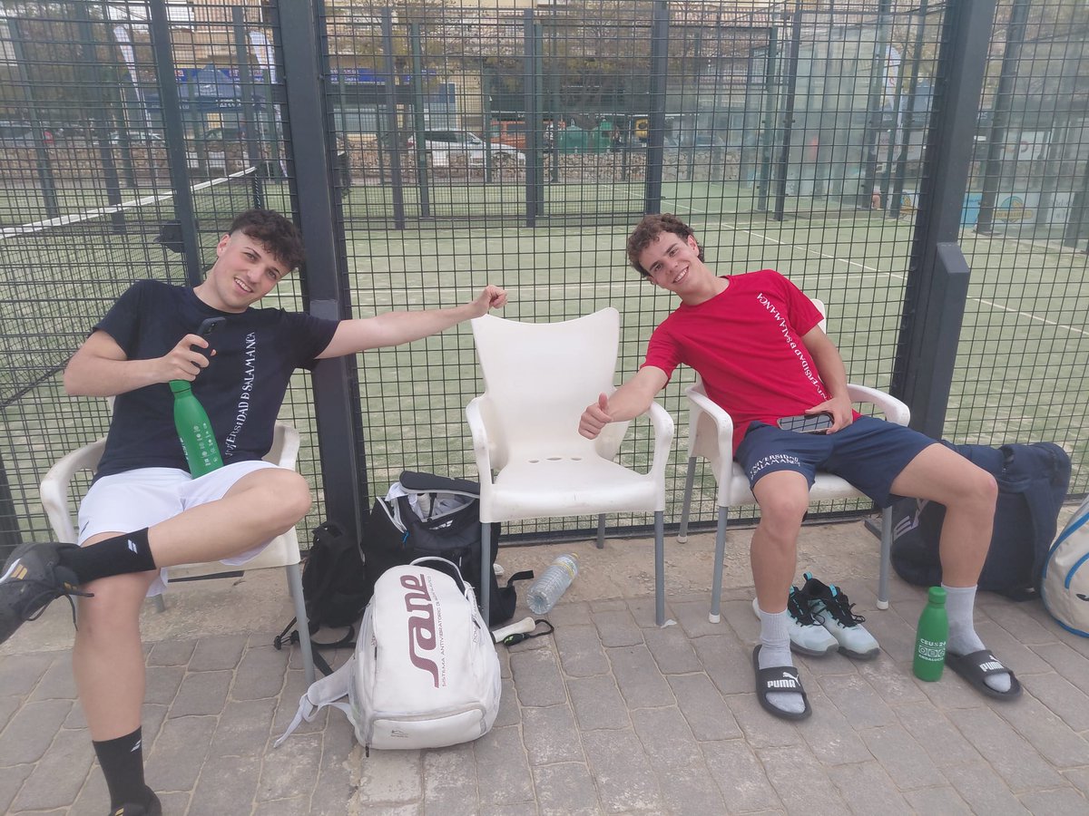 DEPORTE_USAL's tweet photo. Gran papel de @usal en el CEU de Pádel (Málaga)
¡al filo de las medallas!
Primeros/as de grupo...
Hugo de la Fuente y Hugo Hoyas caen en cuartos contra  UMA (vencedora del CEU) y Teresa Moríñigo y Natalia Mateos pierden en cuartos contra Granada
¡GRACIAS CHIC@S! 💪 https://t.co/CIoUVIXeJq