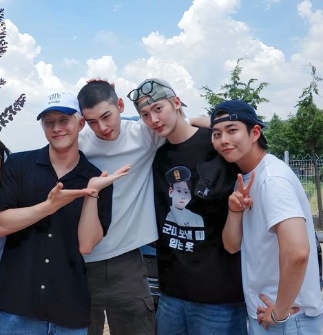 SantosDani63155's tweet image. 난 아직도 널 기다리고 있어. 너무 보고 싶어 🥹🥰💜!
축복 가득한 한 주 보내세요 💜🙏🏽

#아스트로 #ASTRO 
#아로하 #AROHA
@offclASTRO 
@ASTRO_Staff

#브라질아스트로 #ASTROBRASIL