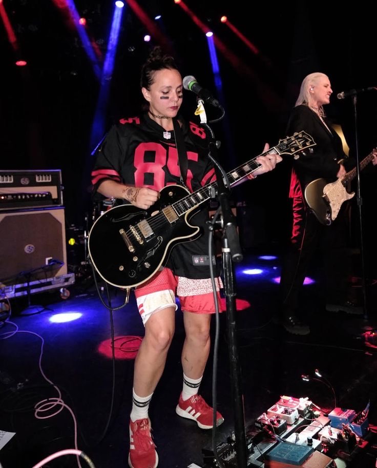 Dead Sara France tweet media