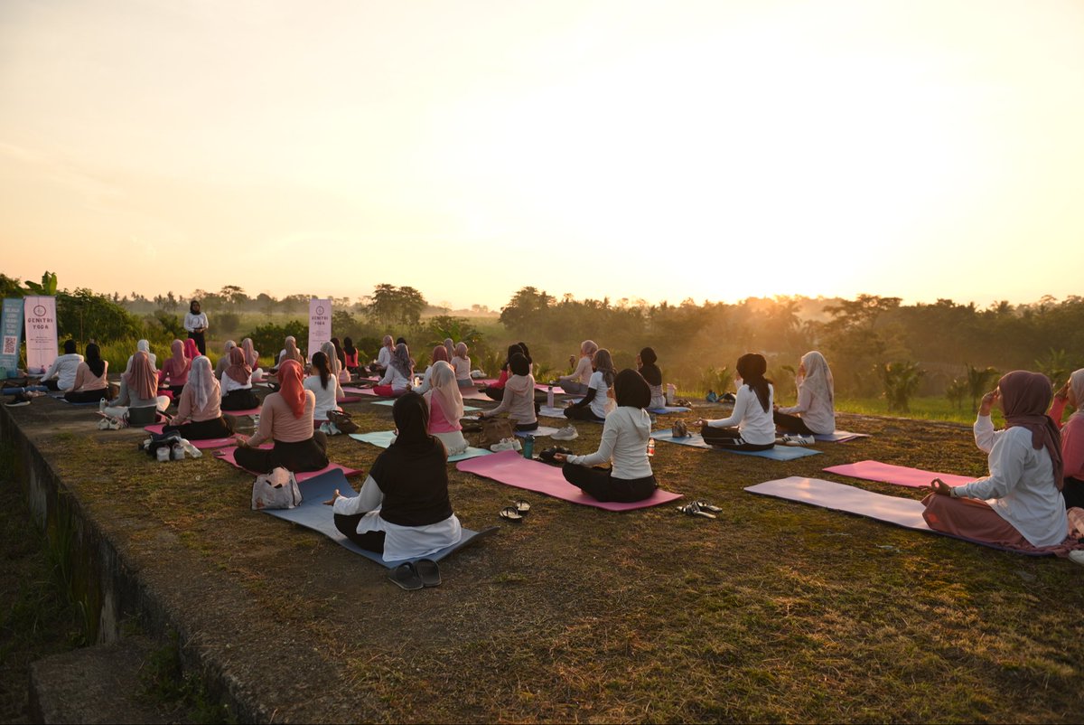 761files's tweet photo. yoga dipagi hari minggu memang gapernah salah .best https://t.co/VD0FSDZf38
