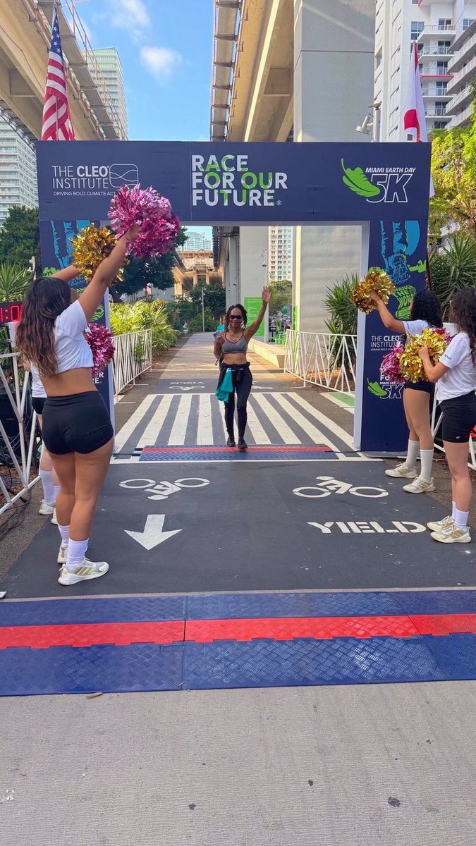FLClinicians's tweet photo. Yesterday we joined the @CLEOInstitute  Race for Our Future at The Underline in Brickell. Doctors and scientists from the University of Miami came out to support. Caroline Lewis, CLEO Institute Founder (Slide 3). https://t.co/tgREv0zU6z