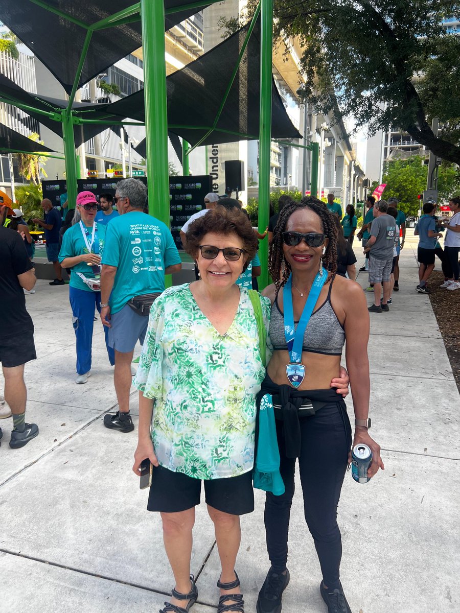 FLClinicians's tweet photo. Yesterday we joined the @CLEOInstitute  Race for Our Future at The Underline in Brickell. Doctors and scientists from the University of Miami came out to support. Caroline Lewis, CLEO Institute Founder (Slide 3). https://t.co/tgREv0zU6z