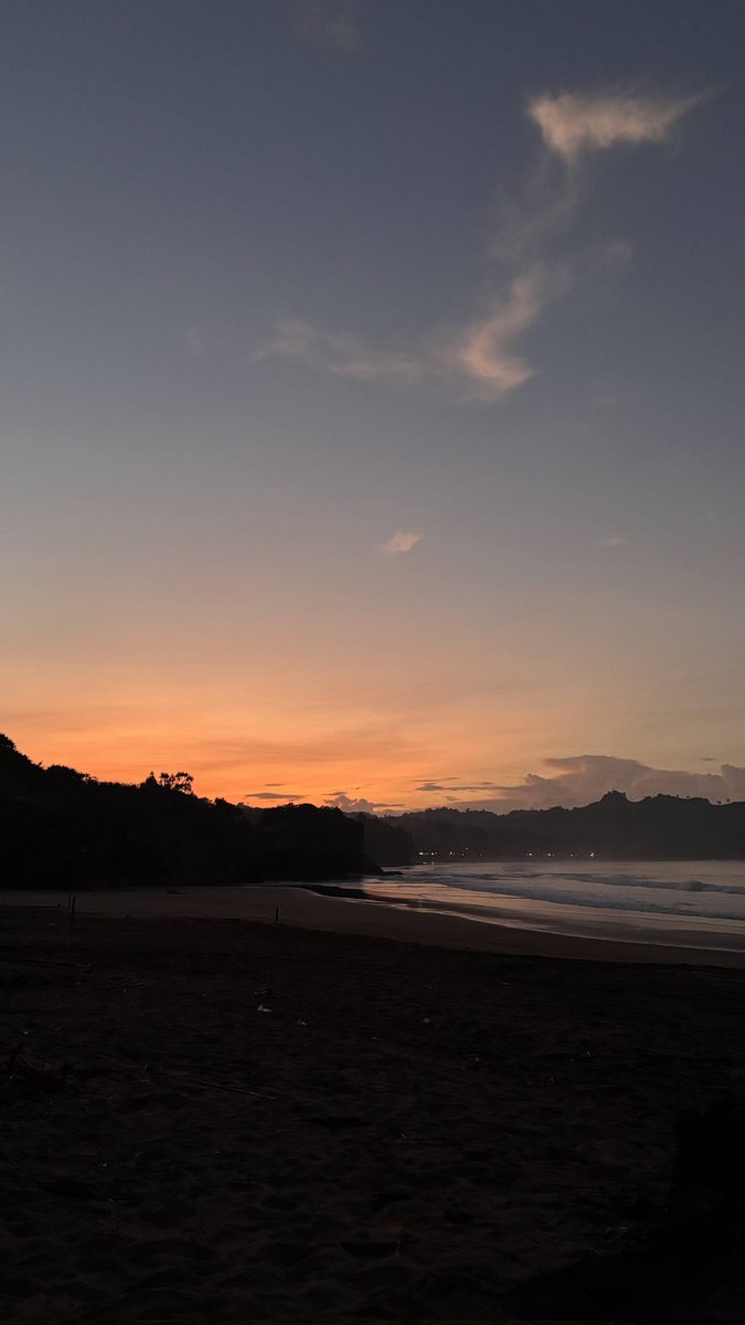 rd_bakh's tweet photo. One Day One Night to Escape https://t.co/Ci20Kba6Kk