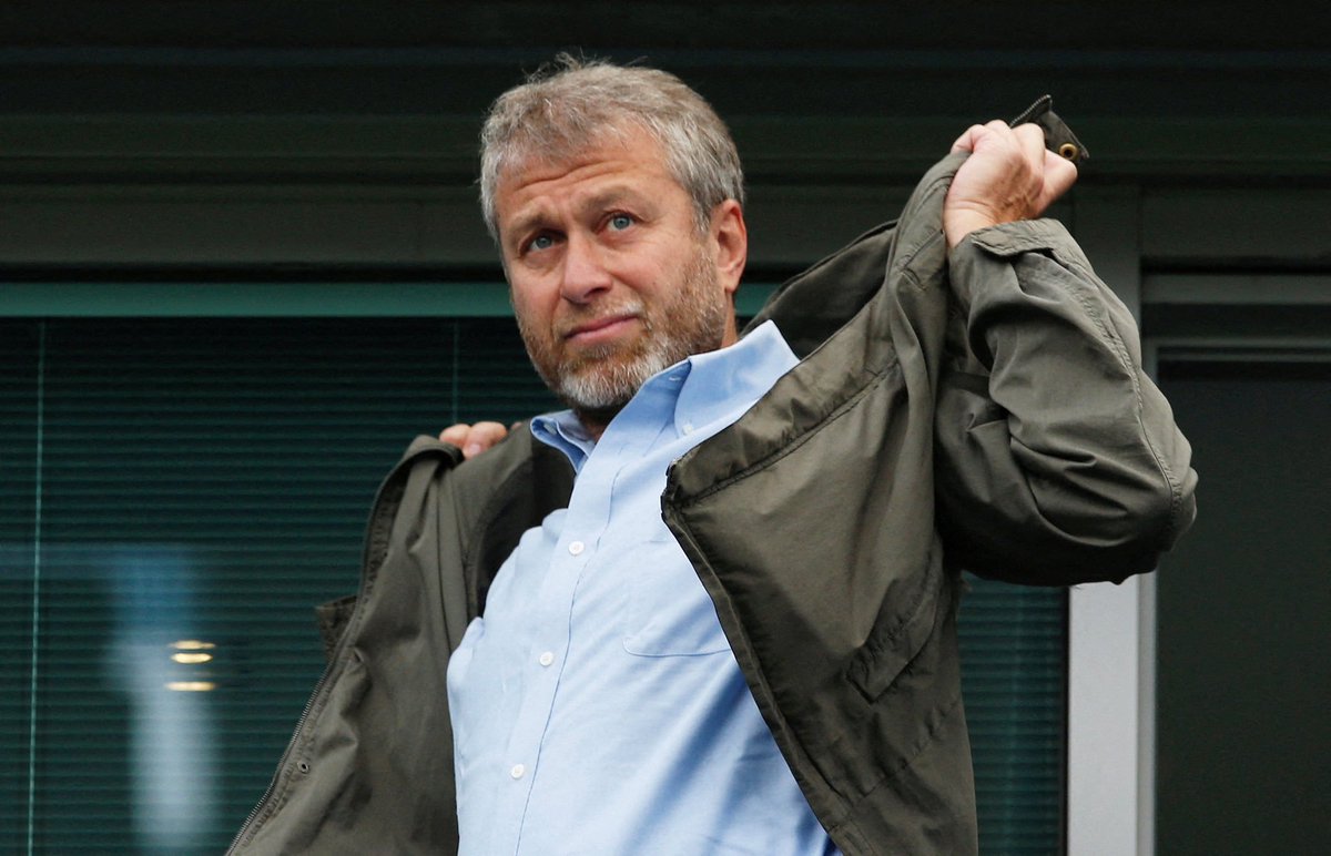 🗣️ John Obi Mikel mengungkap cara Roman Abramovich menjaga standar tinggi di Chelsea saat masih menjadi pemilik klub. 👀

 "Roman pernah bilang ke kami: Kalian merasa aman karena masih punya kontrak 2-3 tahun?

Saya punya uang untuk lepas kalian dan datangkan pemain lain."