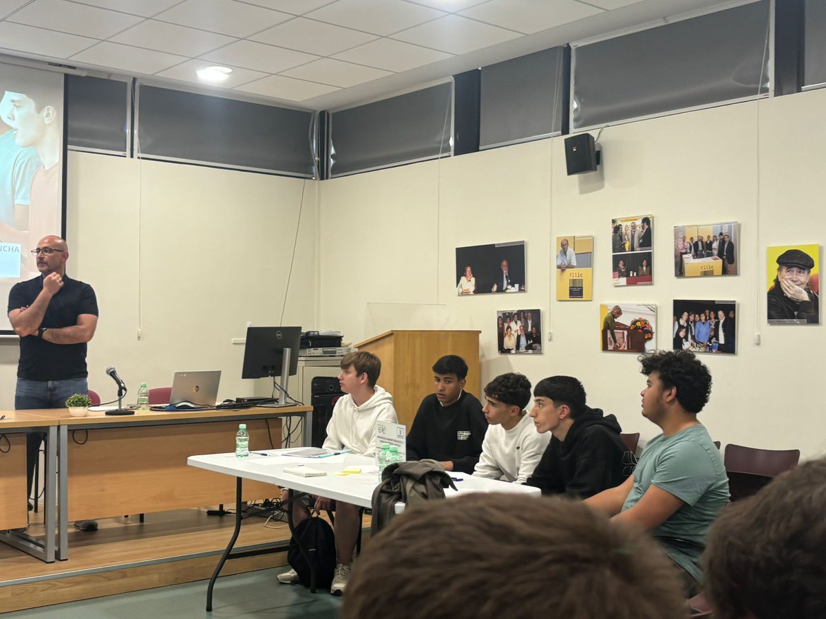 ColeRemedioSC's tweet photo. Nervios, intriga, ganas… y mucho esfuerzo han sido los ingredientes de este logro. Nuestros alumnos de 4º de ESO se han proclamado ganadores de la fase provincial de la I Liga Regional de Debate Escolar, organizada por la Consejería de Educación de Castilla-La Mancha. https://t.co/2hIV1C9ovf