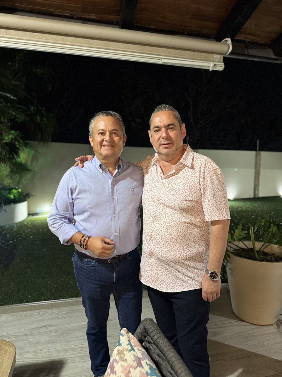 molanomx's tweet photo. Un gusto poder saludar y platicar con mi querido amigo @GTC77972358 con quien coincidimos que en Chiapas existen cambios trascendentales en benéfico de la ciudadanía. https://t.co/7YEg13exWW