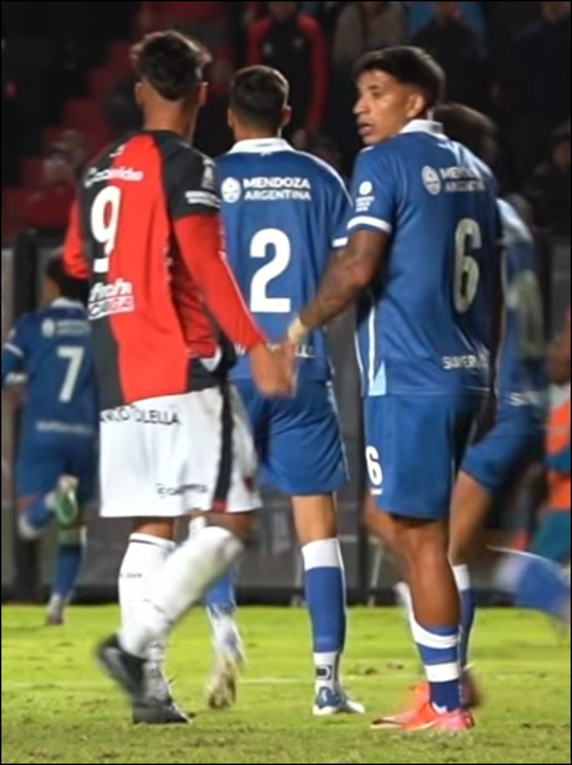 Así de rota quedó la camiseta de Bonansea luego del agarrón en el área. Inexplicable el penal que no cobró Ferreira a favor de #Colón. Un verdadero robo. 🙏🙏🙏