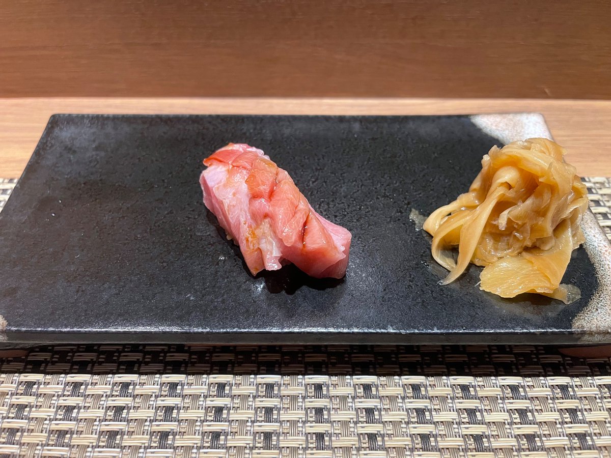 masarin427's tweet photo. 叙々苑で焼肉ランチを食べ、麻雀イベントに行って麻雀女王にサインを貰い、夜は寿司を食べて最高の誕生日になりました🥹✨
一年で大分痩せましたが、これからも健康に過ごせるように気をつけたいと思います！
あとできれば麻雀で何か結果残したい🙏🏻 https://t.co/WCUHnyI789