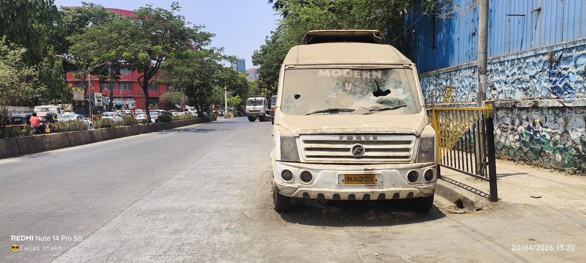 eaijas's tweet image. 🚨 तक्रार:
Vikhroli West येथील BMC गार्डन समोर (📍4W48+4VP, Godrej Hillside Colony) रस्त्यावर एक खराब व सोडून दिलेली गाडी उभी आहे. त्यामुळे वाहतुकीला अडथळा निर्माण होत आहे. कृपया त्वरित कारवाई करावी.
#MumbaiTraffic #NoParking #VikhroliWest