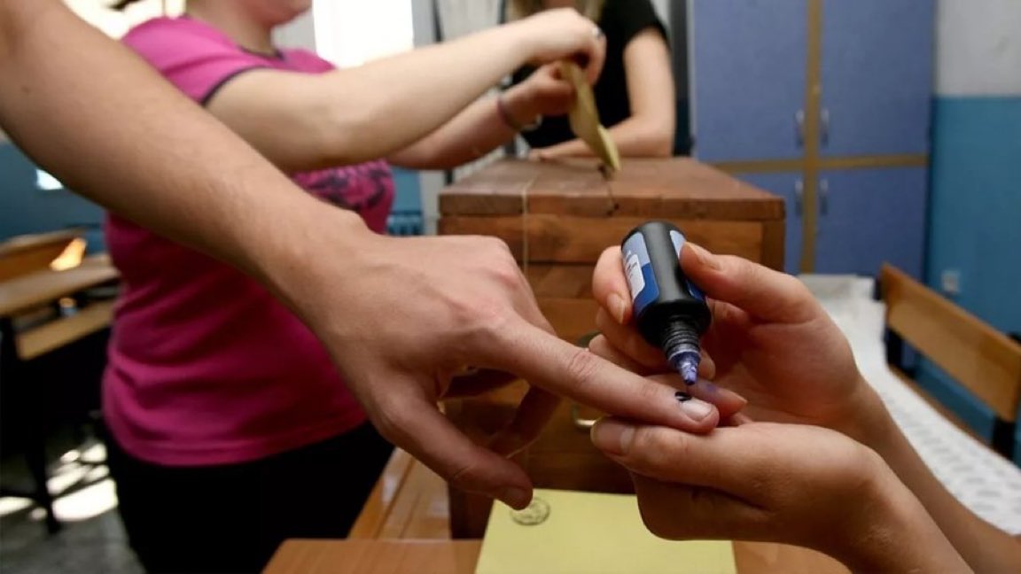 SEÇİM GÜVENLİĞİ İÇİN;

SİZCE SEÇİMLERDE PARMAK BOYASI TEKRAR OLMALI MI?

🔵 1.  EVET

🔵 2. HAYIR