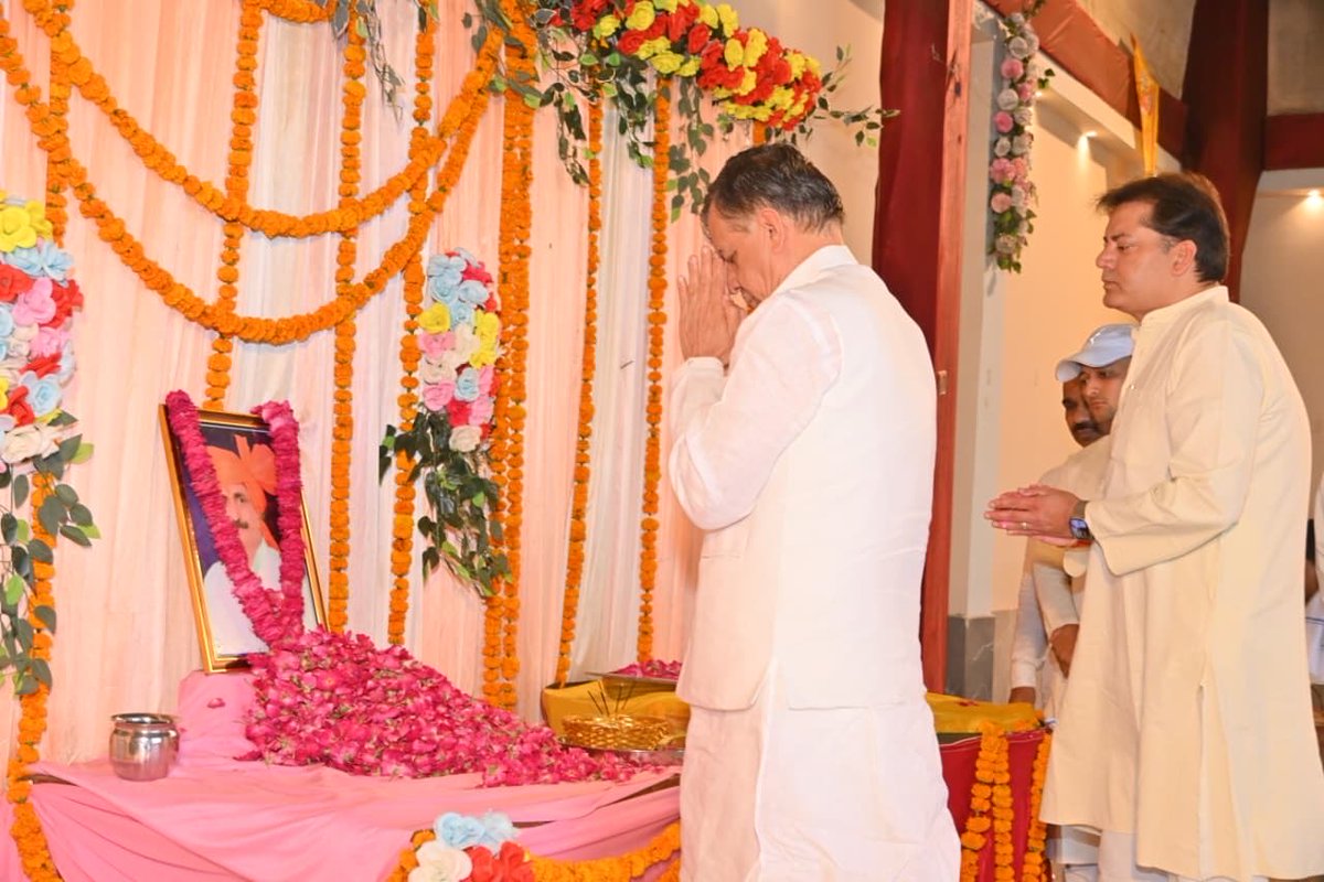 प्रभु चरणों में विलीन हुए पार्टी के समर्पित कार्यकर्ता एवं पूर्व पार्षद स्व. अमित कुमार मेहरोत्रा जी की स्मृति में रायल पैराडाइज, लखनऊ फाटक, कानपुर में आयोजित श्रद्धांजलि सभा में उपस्थित होकर उन्हें विनम्र श्रद्धांजलि अर्पित की।
उनका सादगीपूर्ण जीवन, संगठन के प्रति अटूट निष्ठा और
