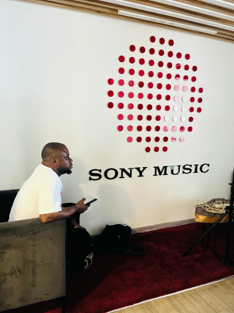samuelisong_'s tweet photo. Made a quick stop at the Sony music office , one of our amazing clients, @rwmlogistics road to #RideWithMe launch https://t.co/ghNI6hZgQr