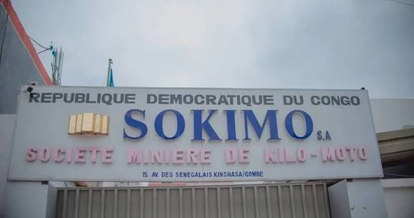 acprdcongo's tweet photo. #RDC: La relance de la Société miniÚre de Kilo-Moto ( #Sokimo) et la présentation du nouveau Directeur général, ont été au centre des échanges lundi, à Bunia, entre le président du Conseil d'administration de cette entreprise, et le le Général Johnny Luboya, gouverneur militaire de l'Ituri, dans le nord-est de la République démocratique du Congo, a constaté l'ACP.
« Les impressions sont trĂšs bonnes. Il y a de lâespoir, il faut sâapproprier la vision de la relance de la Sokimo. Et avec cette relance, il y aura la relance de la province de lâIturi », a dĂ©clarĂ© Yannick Nzonde, directeur gĂ©nĂ©ral de la Sokimo.