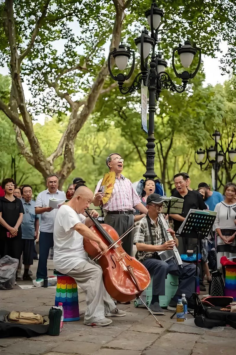 vanille094's tweet image. "Reunited with the crew that makes the chaos feel like home.  #OldFriends #GoodVibesOnly"