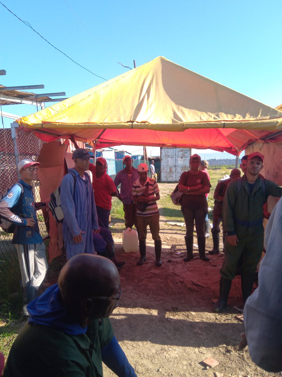 Jack3W3ro's tweet photo. Inicia una nueva jornada de trabajo en el #ParqueSolar #ElAlgarrobo.
Los trabajadores de @FCopextelGtmo se reúnen para coordinar y complementar las tareas del día, impulsando juntos la #TransformaciónEnergética del país y el desarrollo de #Guantánamo.
#ConectandoSoluciones ☀️⚡ https://t.co/ol8ChpLe96