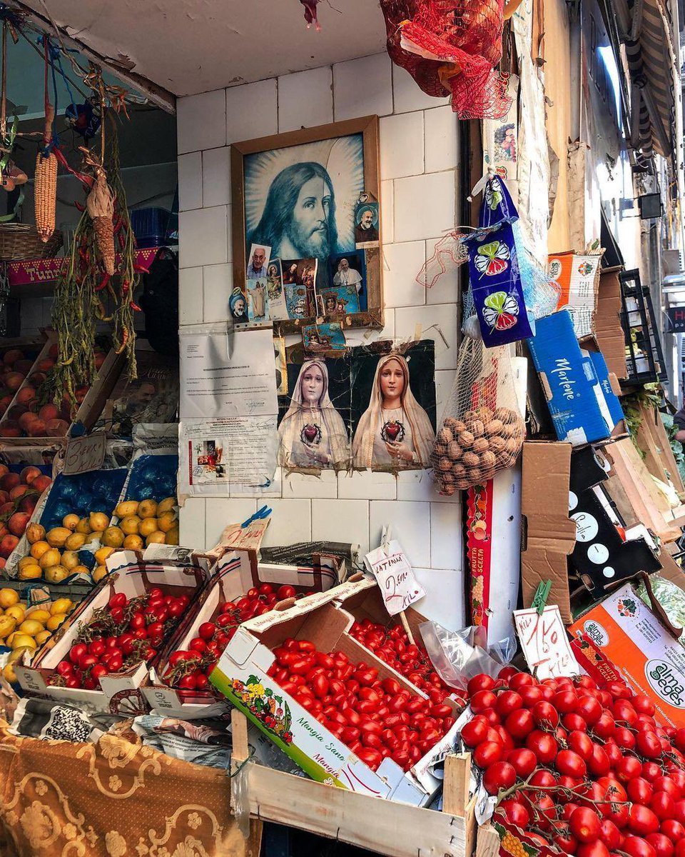 Lindamyself's tweet image. #SOCMED
#partenogay x il principe abusivo
Luca D’4less1o è principe del regno di Ginesia, Luca M4rz4no è un ragazzo dai modi poco raffinati che vive a scrocco.
Che accadrebbe se, per risollevare la propria immagine, il principe dovesse fingere di essere innamorato proprio di lui?