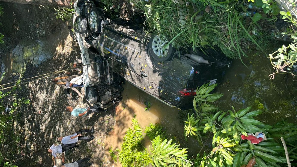 SIN24Horas's tweet image. Vehículo de la avanzada de Abinader sufre accidente camino a Puerto Plata #NoticiasSIN 

Detalles en:
noticiassin.com/pais/nacional/…