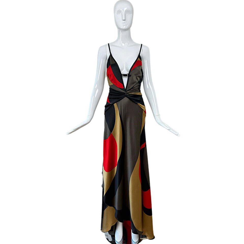 Rosario Dawson graces the cover of the April/May 2005 issue of Mean magazine in a Valentino Garavani silk gown.