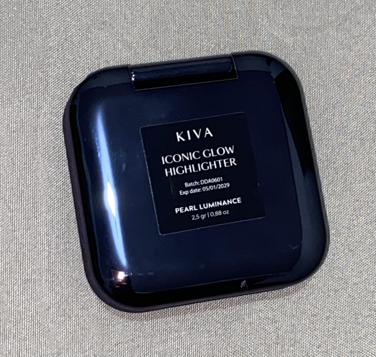 duwniee's tweet image. ❗️WTS❗️

highlighter kiva shade "pearl luminance"
85k, baru 2x pake bahkan tutup kacanya aja masih blm dibuka, minus box tpi ntr pas packing diusahakan amann
#highlighter #preloved