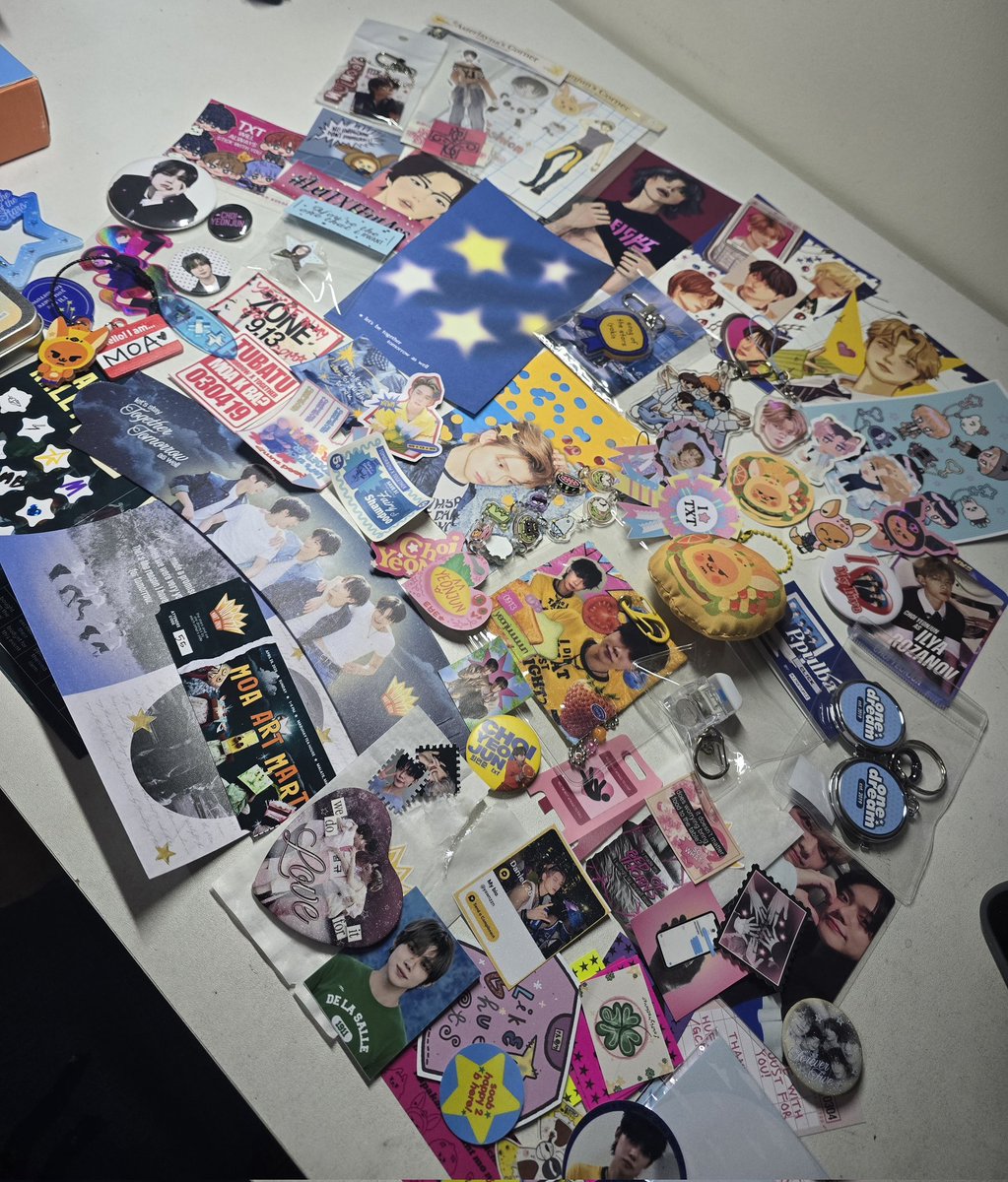 reesee_cart's tweet photo. #MOAArtMart2026 recap

its me and my "there's never too much anik-anik" mindset and blindness in this world

super happy for @tubatustudio for making this possible! getting to support local moa artists has left my anik-anik heart feeling so fulfilled! https://t.co/J7BP97XMDe